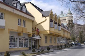 Hurbanovo námestie - Hotel pod Zámkom - položka bude otvorená v novom okne Hurbanovo námestie - Hotel pod Zámkom - položka bude otvorená v novom okne