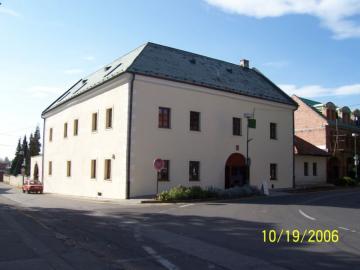 Mestská knižnica po rekonštrukcii fasády - 10/2006 - položka bude otvorená v novom okne Mestská knižnica po rekonštrukcii fasády - 10/2006 - položka bude otvorená v novom okne